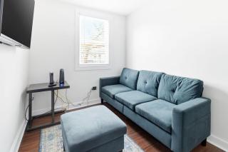 Contemporary Private En-Suite - Steps to Cleveland Clinic - 1