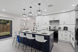 Modern Comfort in Ybor Heights with Game-Room, Hot Tub in Prime Location - 6