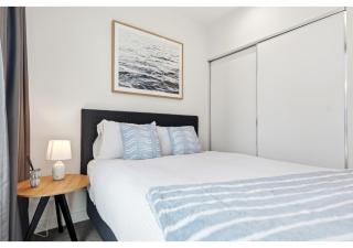 Comfy & Stylish 2BR Apt next to Crown w City Views - 6