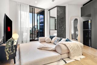 Luxury Designer 2BR Urban Apt w Pool & Gym & Parking - 9