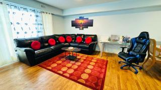 Full Privacy House with Free Parkrings - 1