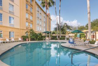 La Quinta by Wyndham Orlando Airport - On Property Food Trucks & Free Airport Shuttle! - 1