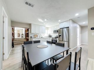 Largo 7BR 4BA Sunny Shores Getaway with SPA - 3