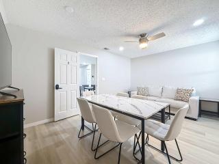 Largo 7BR 4BA Sunny Shores Getaway with SPA - 1