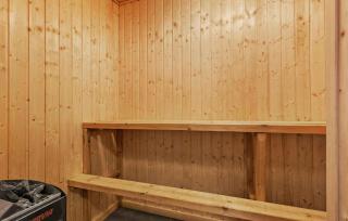 Holiday Home With Pool In Scenic Surroundings - 3