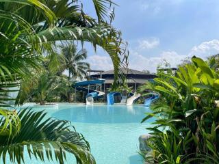 Warehouse18 Pool Cafe Resort - 3