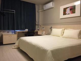 Jinjiang Inn Jiaxing South Lake - 1