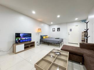 High-Rise 2BR 2Bath Near BTS Family Stay - Bangkok - 5