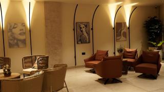 Aura Inn & Suites - 8