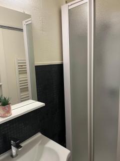 BLACK & WHITE - CHIC & PETIT MAISON- Pigalle 9eme - 4