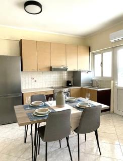 Sky View Athens Airport Apartment - 4