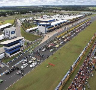 Winner! Ao lado do Serra Dourada e Parque Flamboyant! A 7 minutos do autódromo e do aeroporto! Ar-condicionado no quarto e na sala! Varanda com churrasqueira e lazer incrível! - 4