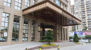 Clear Lake Hotel - 1