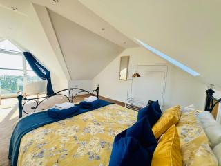 Stylish 3 Bed Apt Sea Views Near the Beach 2B - 2