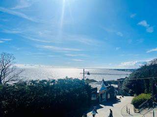 Stylish 3 Bed Apt Sea Views Near the Beach 2B - 4