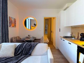 Bright Modern 1BR • Quiet • 20 min Center • Grill - 4