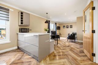 Outstanding 2BD Apt - Ferry Terminal & Free Parking - 3