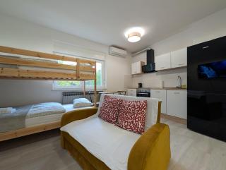 Bright & Sunny Studio For Two - 3