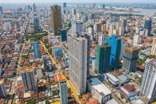 Modern 2BR Family Residence - Full Kitchen & Pool - 0