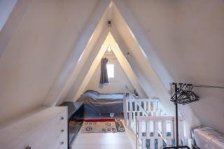 Cosy Coastal Home with Private Garden - 7