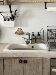 Fig Cottage, a pretty 200 year-old stone retreat - 4