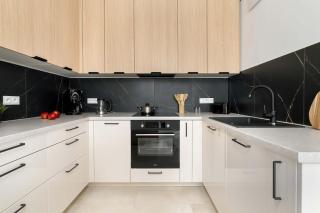 Jasny Apartament z Parkingiem i Balkonem by Noclegi Renters - 8