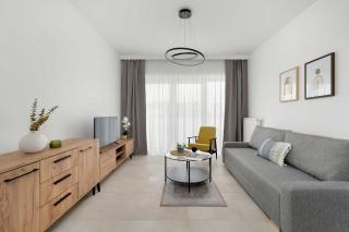 Jasny Apartament z Parkingiem i Balkonem by Noclegi Renters - 5
