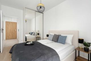 Jasny Apartament z Parkingiem i Balkonem by Noclegi Renters - 7