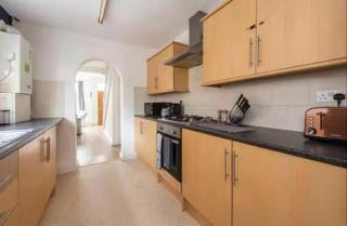 Stylish 3-Bedroom Home in Prime Location - 9