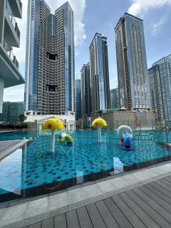 Urban Haven:Cozy 2BR Uptown BGC w Washer + Balcony - 1