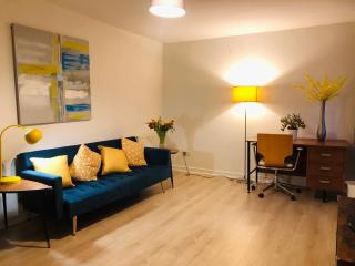 15 mins to Princes Street Spacious Lakeside Home with Free Parking - 9