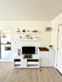 Luxury Condo Near Beach Pool & Gym View - 5