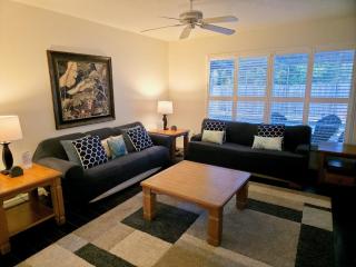 Comfortable home, heated salt-cell pool, 10 min to beach - 4