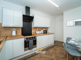 Coming Soon - 2 Bedroom - Modern - Free Parking - 7