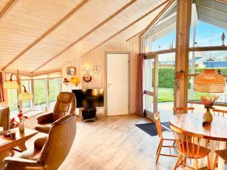 Lovely Family Home In Quiet Waterside Setting - 0