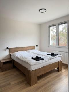 Mid-Town Spacious Apartment - 5