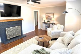 Bainbridge 4Br2Ba Family Retreat Home - 9