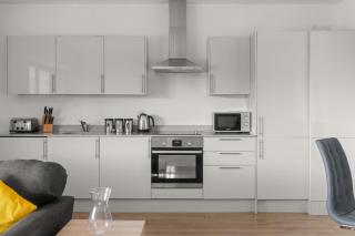 The Quadrant Apartments - Free Parking - Near M4 J16 - By Hamilton Grace - 8