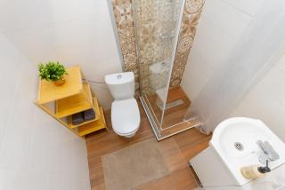 Balinese Vibe Downtown Apartment - 6