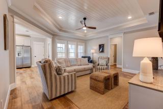 Stunning Waterfront Retreat Spacious 4Br2Ba Home - 7