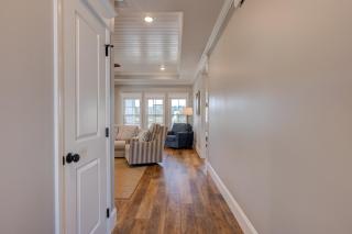 Stunning Waterfront Retreat Spacious 4Br2Ba Home - 3