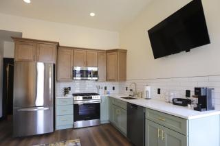 Chic Queen Apartment At The Victorian Unit A - 4