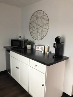 Spacious Private Queen Studio Near Downtown - 6