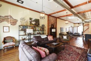 The Roost - On The Bricks In Downtown Thomasville - 9