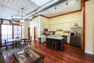 The Roost - On The Bricks In Downtown Thomasville - 8