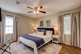 Spacious Updated Ranch W Fireplace And Firepit - 1