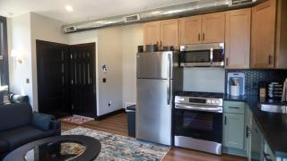 Modern Queen Apartment At The Victorian Unit E - 1