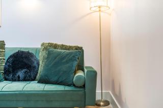 Urban Luxe Loft Hideaway - 5