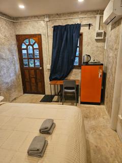 Lazy Elephant Bungalow Resort - 4