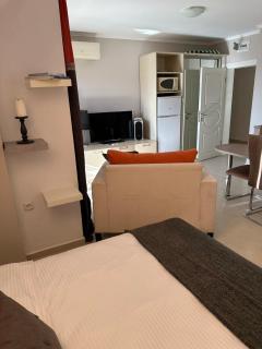 Seaside Retreat for 3 - Pool, WiFi & Beach Access - 1